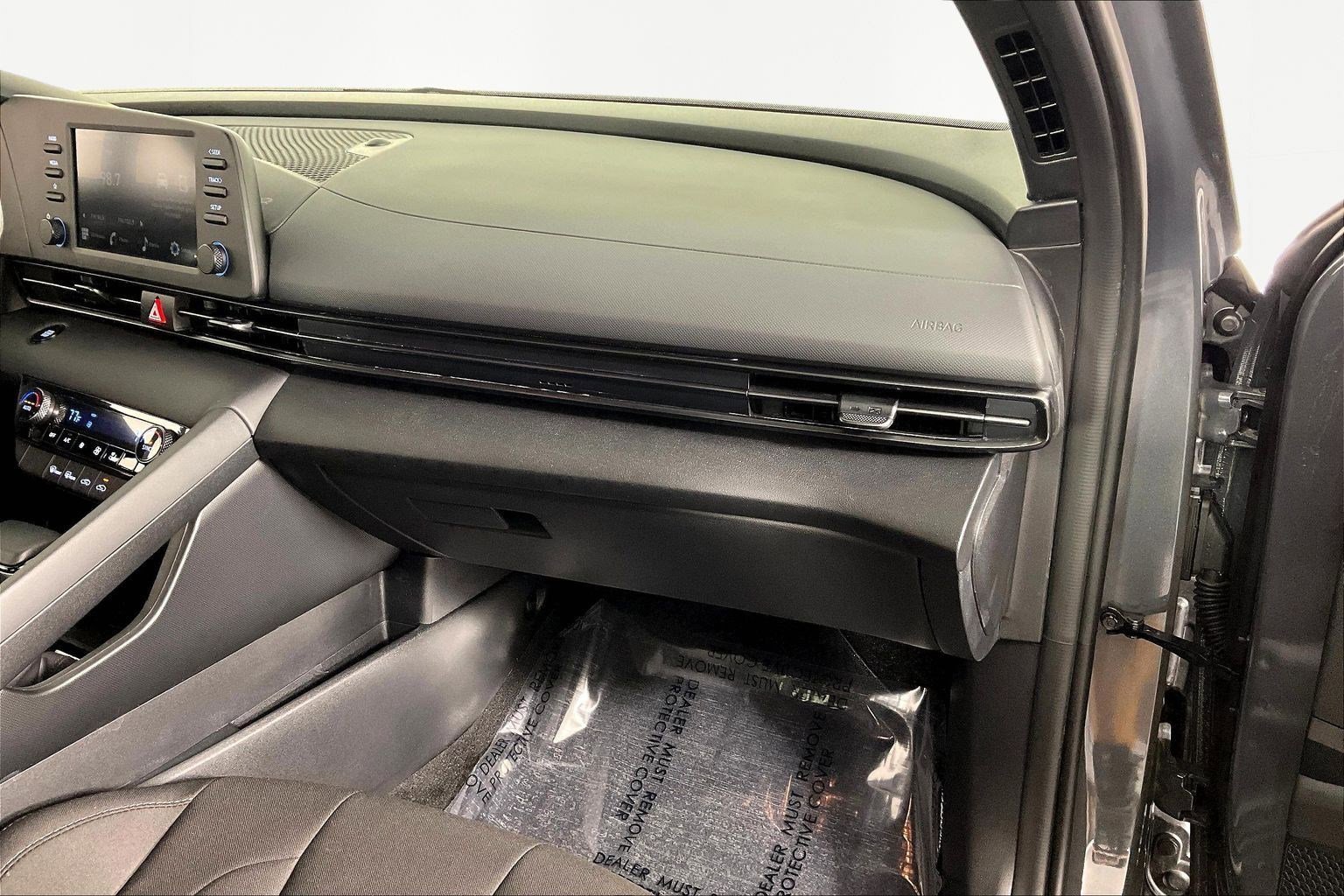 Certified 2025 Hyundai Elantra Sport image 24