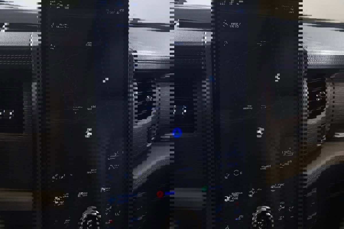 Used 2022 Ford Expedition Limited image 9