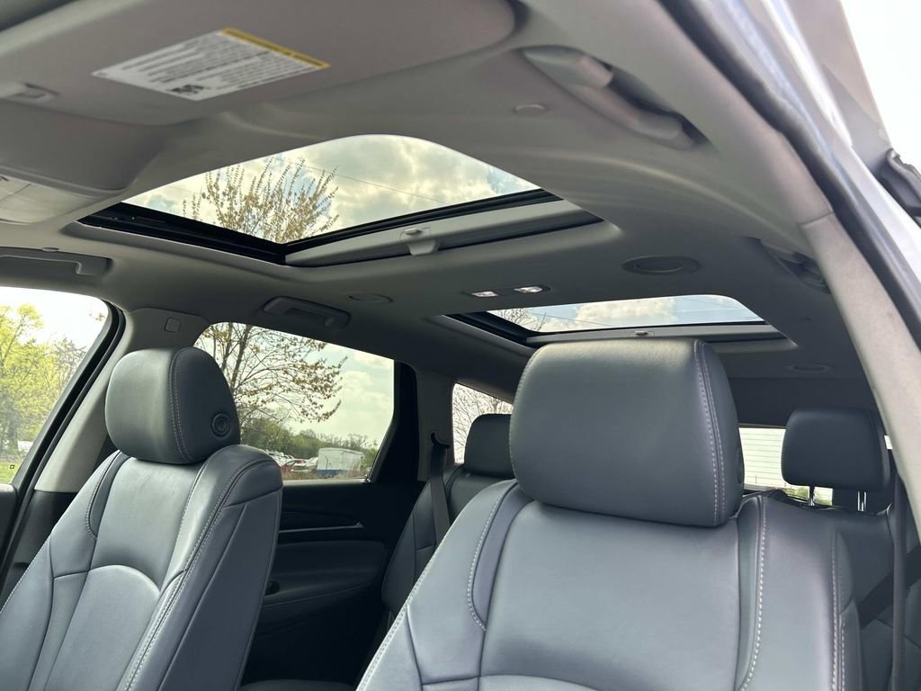 Used 2020 Buick Enclave Essence w/ Sport Touring Edition image 23