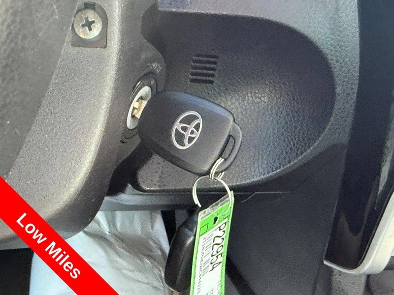 Used 2017 Toyota Corolla LE w/ Carpet Mat Package (TMS) FWD image 30