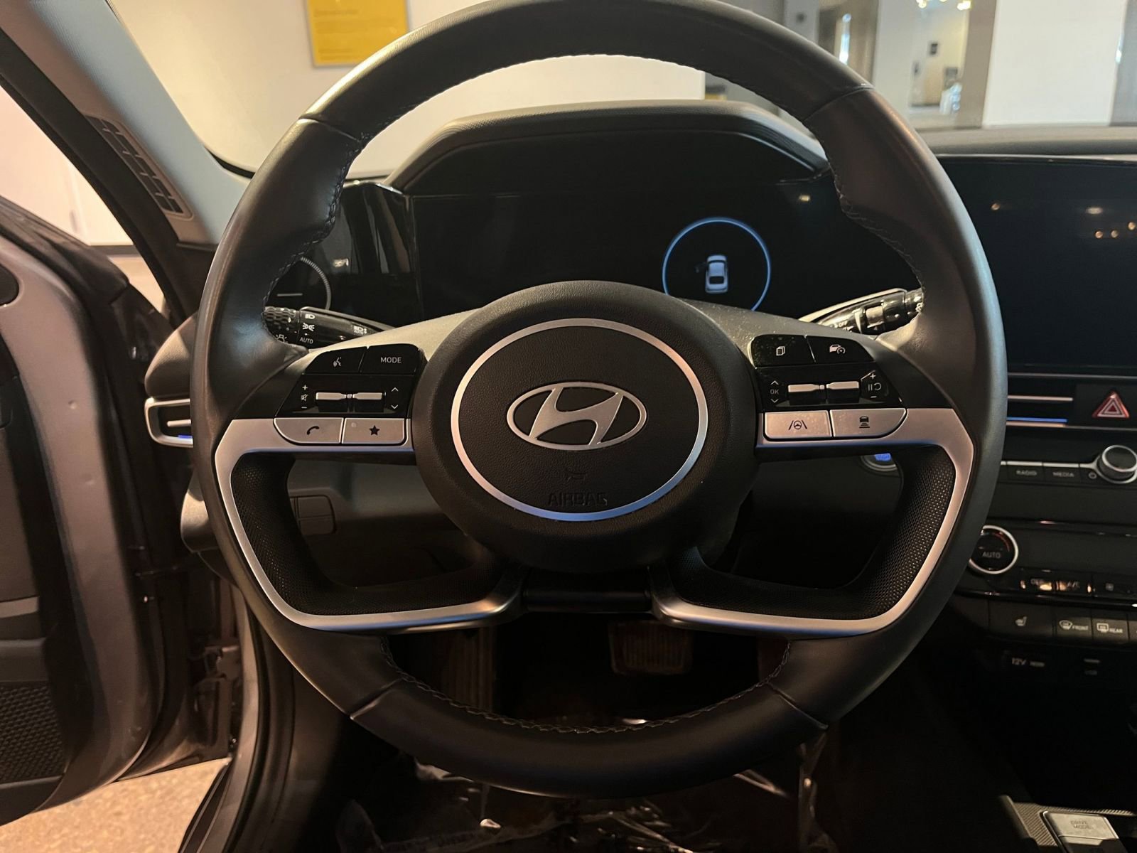 Used 2025 Hyundai Elantra SEL image 28