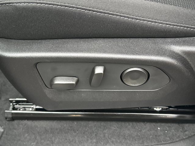 New 2026 GMC Canyon Elevation w/ Convenience Package image 17