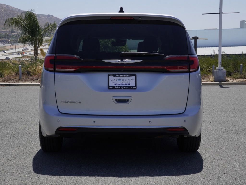 Certified 2023 Chrysler Pacifica Touring-L FWD image 5