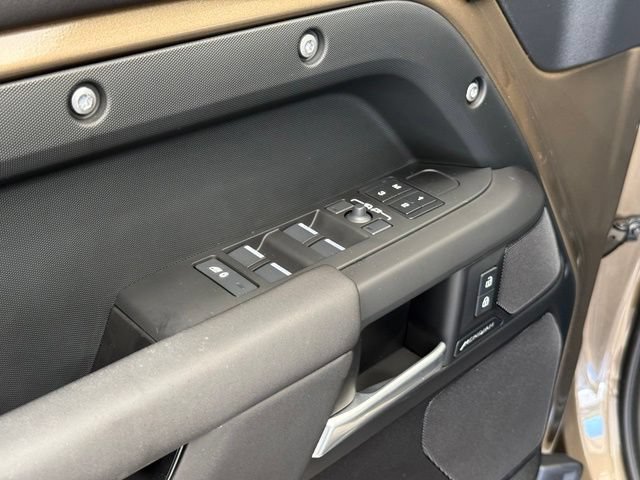 Used 2025 Land Rover Defender 110 S AWD/4WD image 18