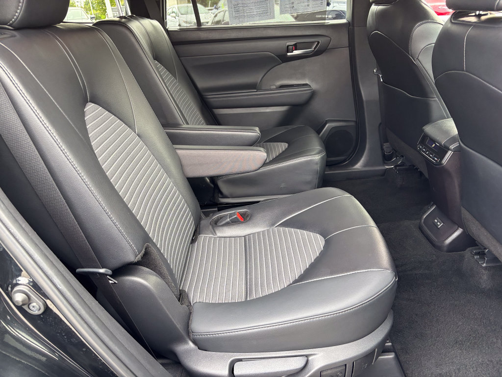 Used 2025 Toyota Highlander XSE AWD/4WD image 40