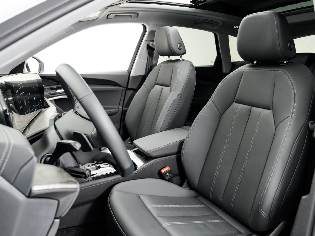 Certified 2025 Audi Q5 Premium w/ Convenience Package AWD/4WD image 5