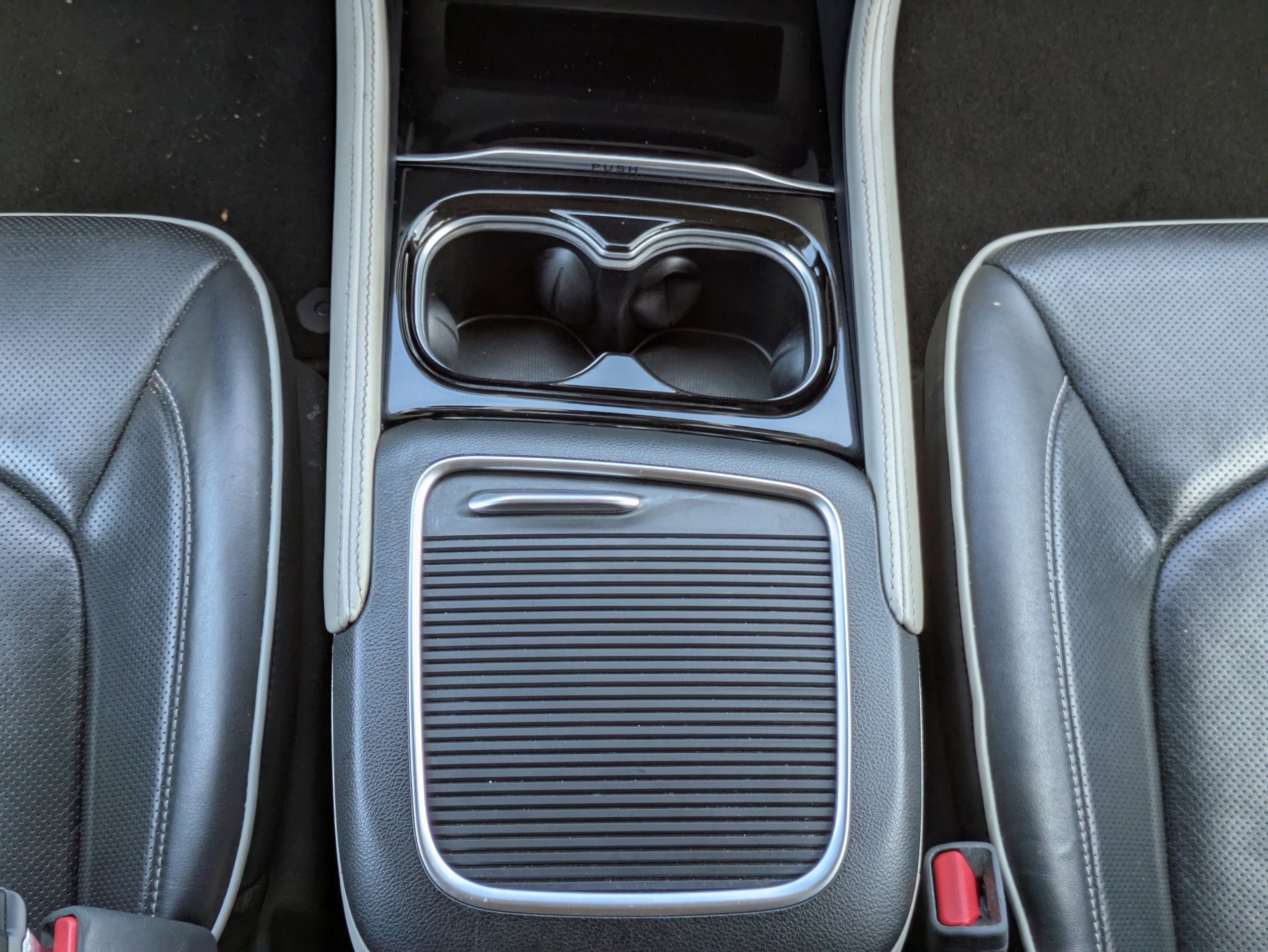 Used 2023 Chrysler Pacifica Limited image 6