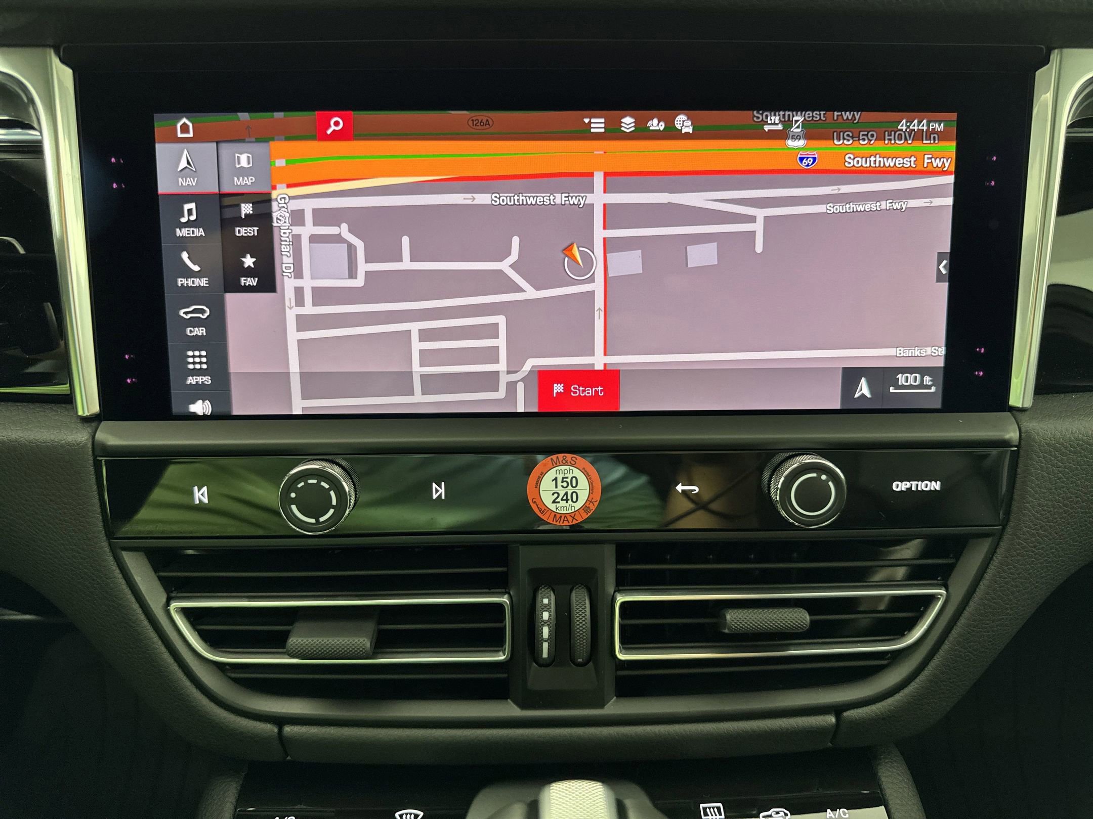 Certified 2025 Porsche Macan AWD/4WD image 25