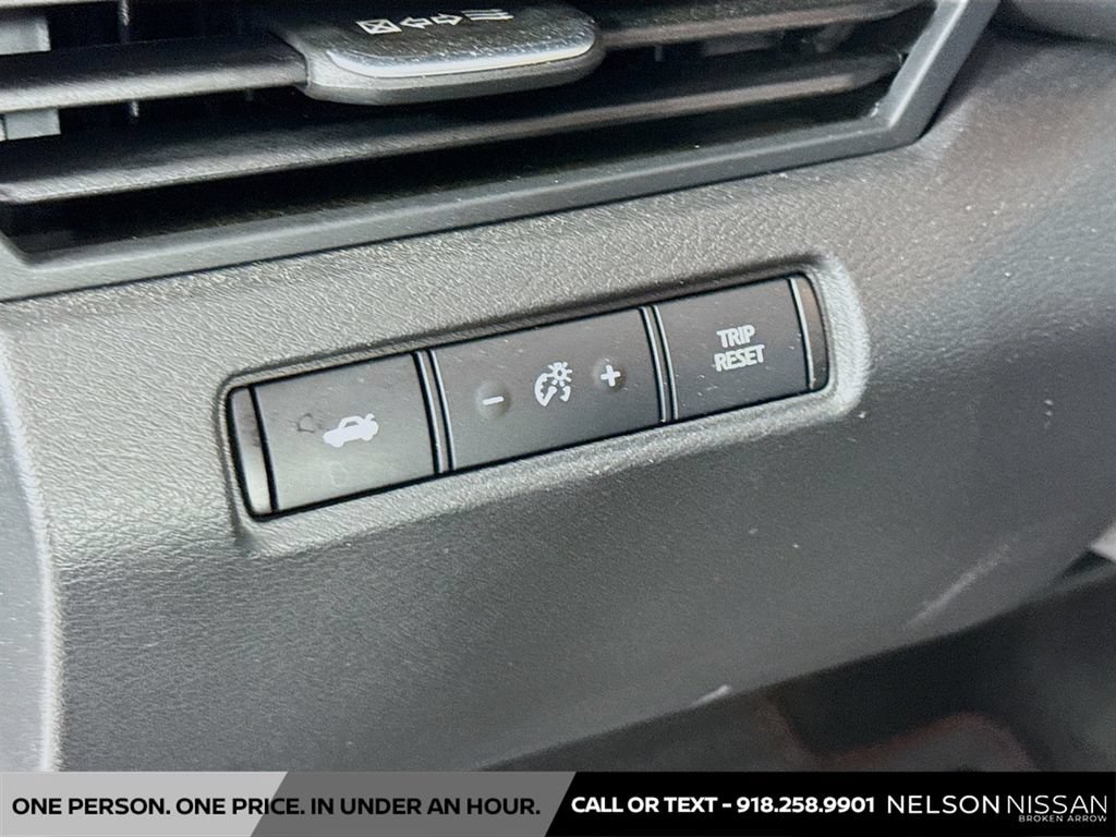 Certified 2025 Nissan Altima 2.5 SR FWD image 10