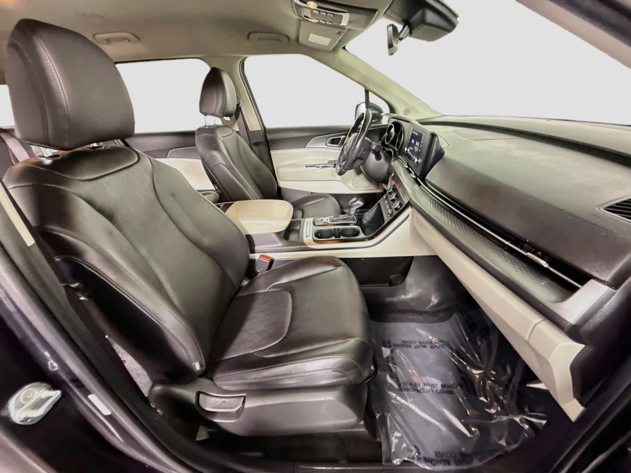 Used 2023 Kia Carnival LX FWD image 27