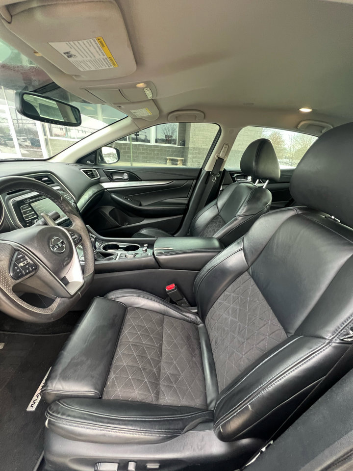 Used 2017 Nissan Maxima SR image 11