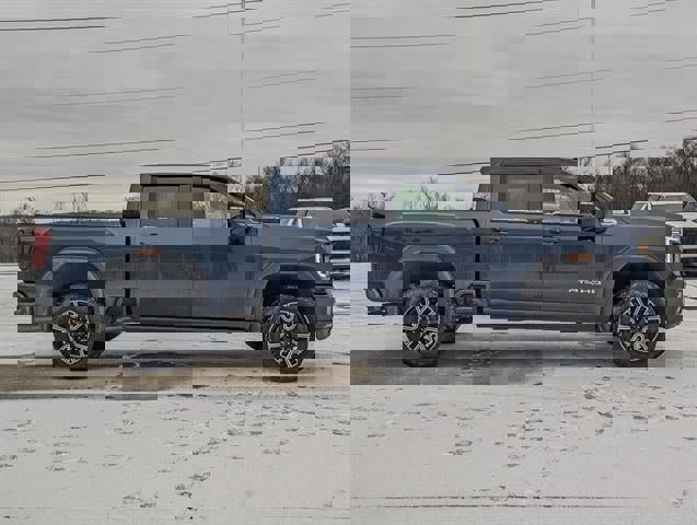 Used 2022 GMC Sierra 2500 AT4 w/ AT4 Preferred Package image 6