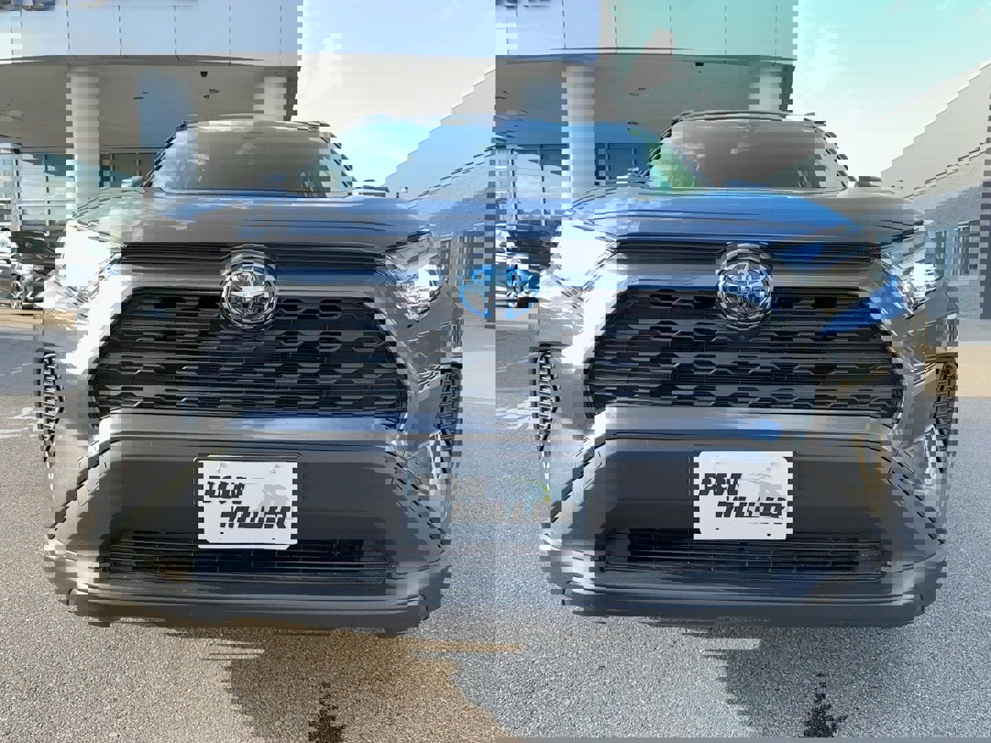 Used 2022 Toyota RAV4 XLE image 2