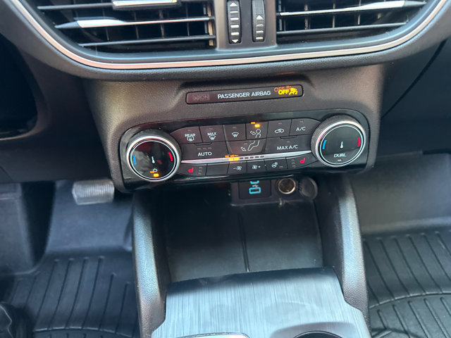 Used 2022 Ford Escape SE w/ SE Sport Appearance Package image 23