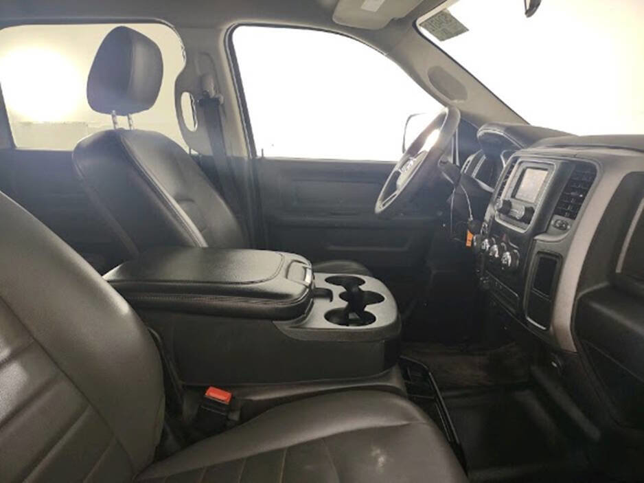 Used 2022 RAM 1500 Tradesman w/ Chrome Appearance Group image 16