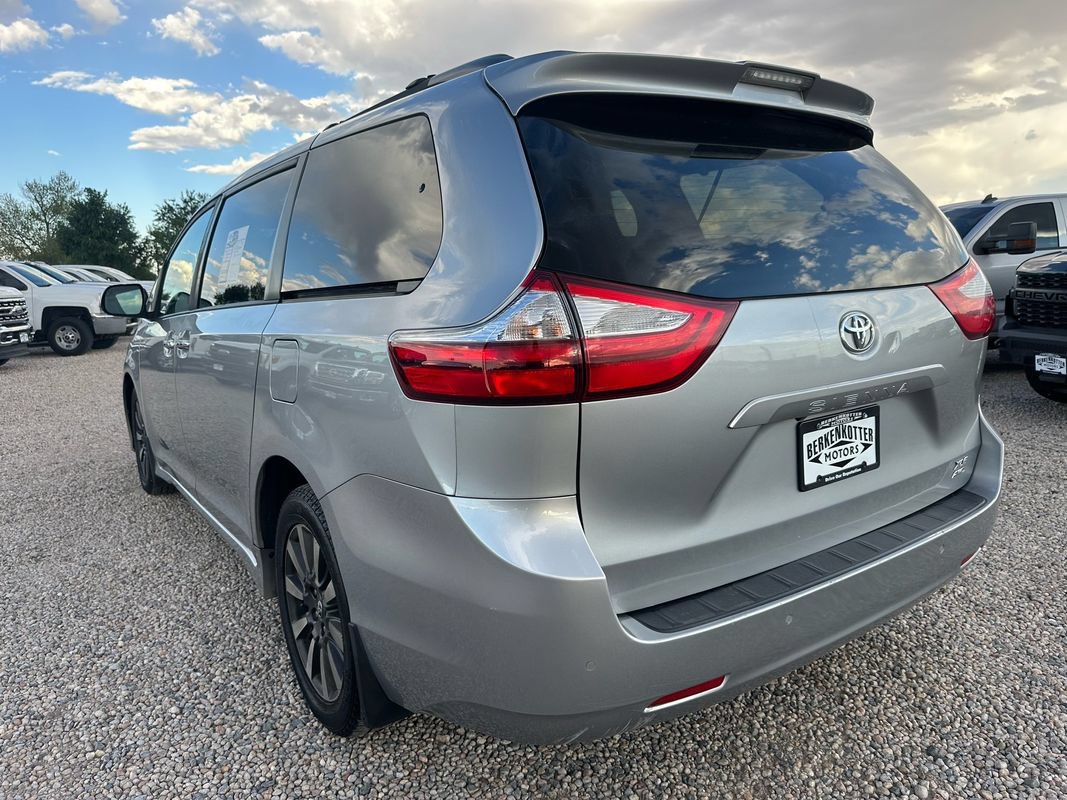 Used 2018 Toyota Sienna XLE w/ XLE Navigation Package AWD/4WD image 8