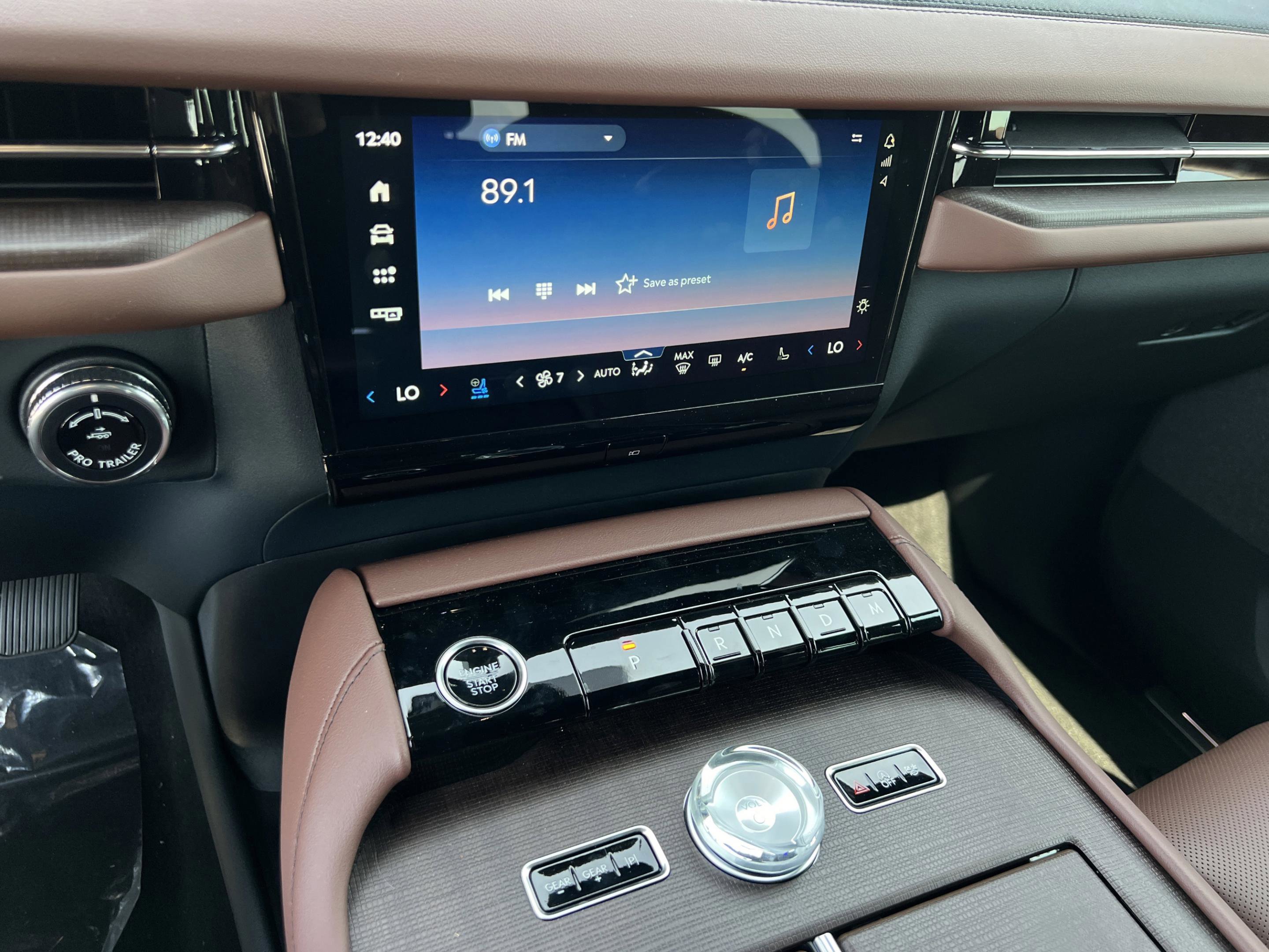 New 2025 Lincoln Navigator L Reserve AWD/4WD image 16