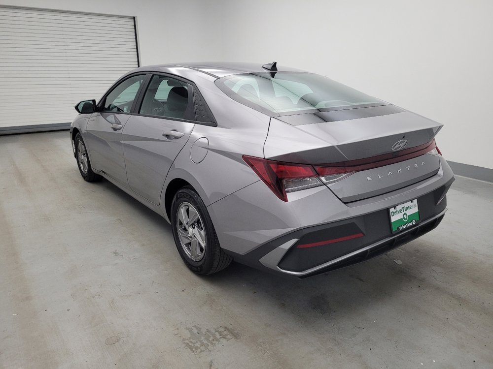 Used 2025 Hyundai Elantra SE FWD image 5