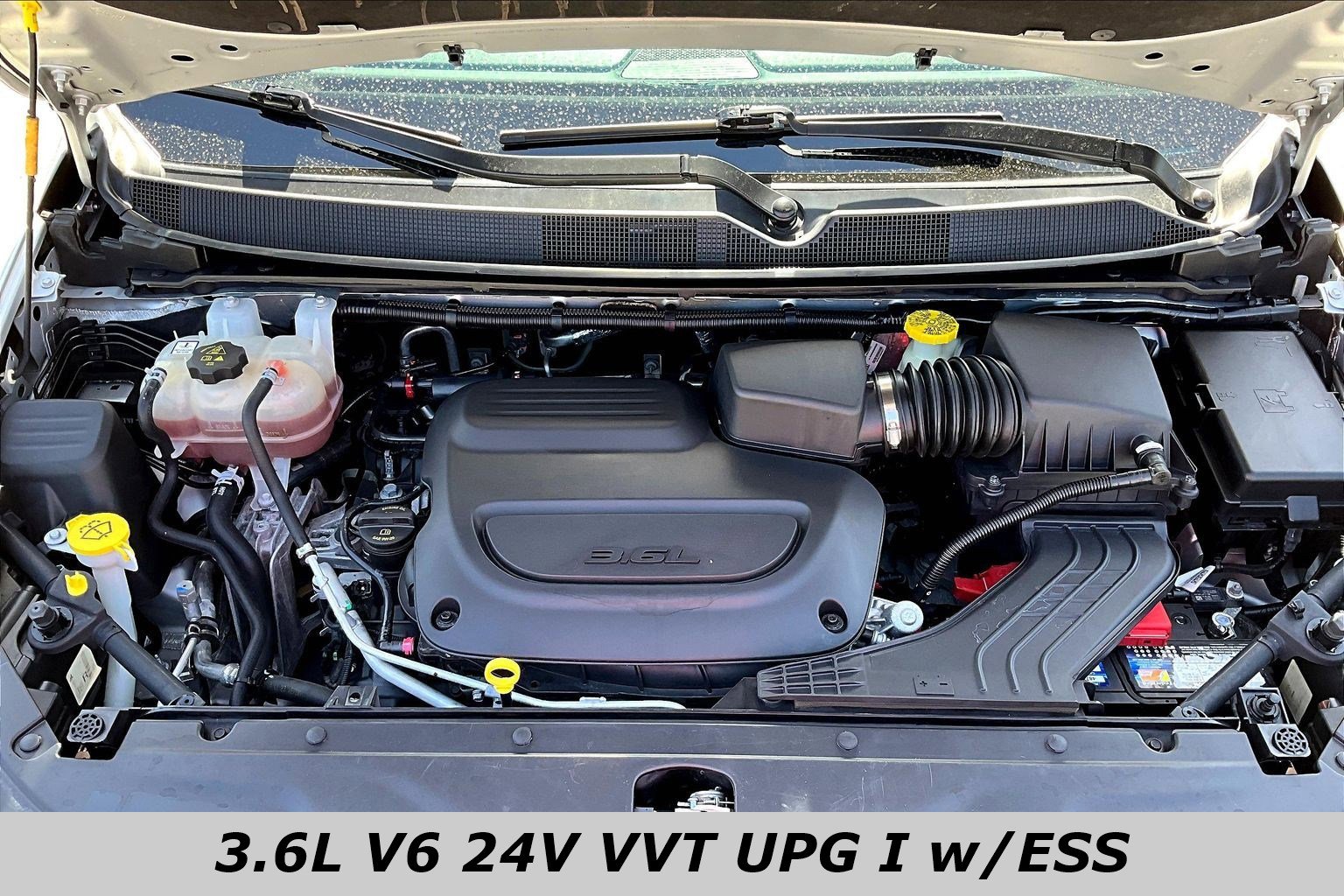 Used 2024 Chrysler Pacifica Limited FWD image 28