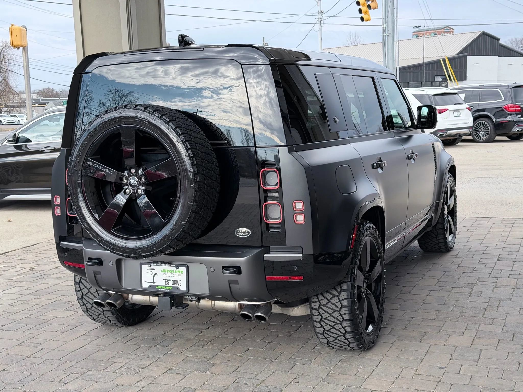 Used 2023 Land Rover Defender 110 V8 image 68