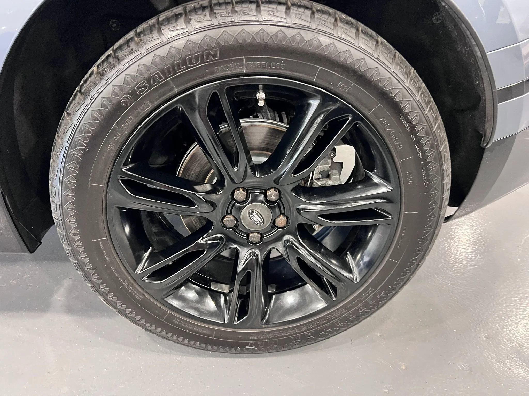 Used 2019 Land Rover Range Rover Velar R-Dynamic SE AWD/4WD image 36