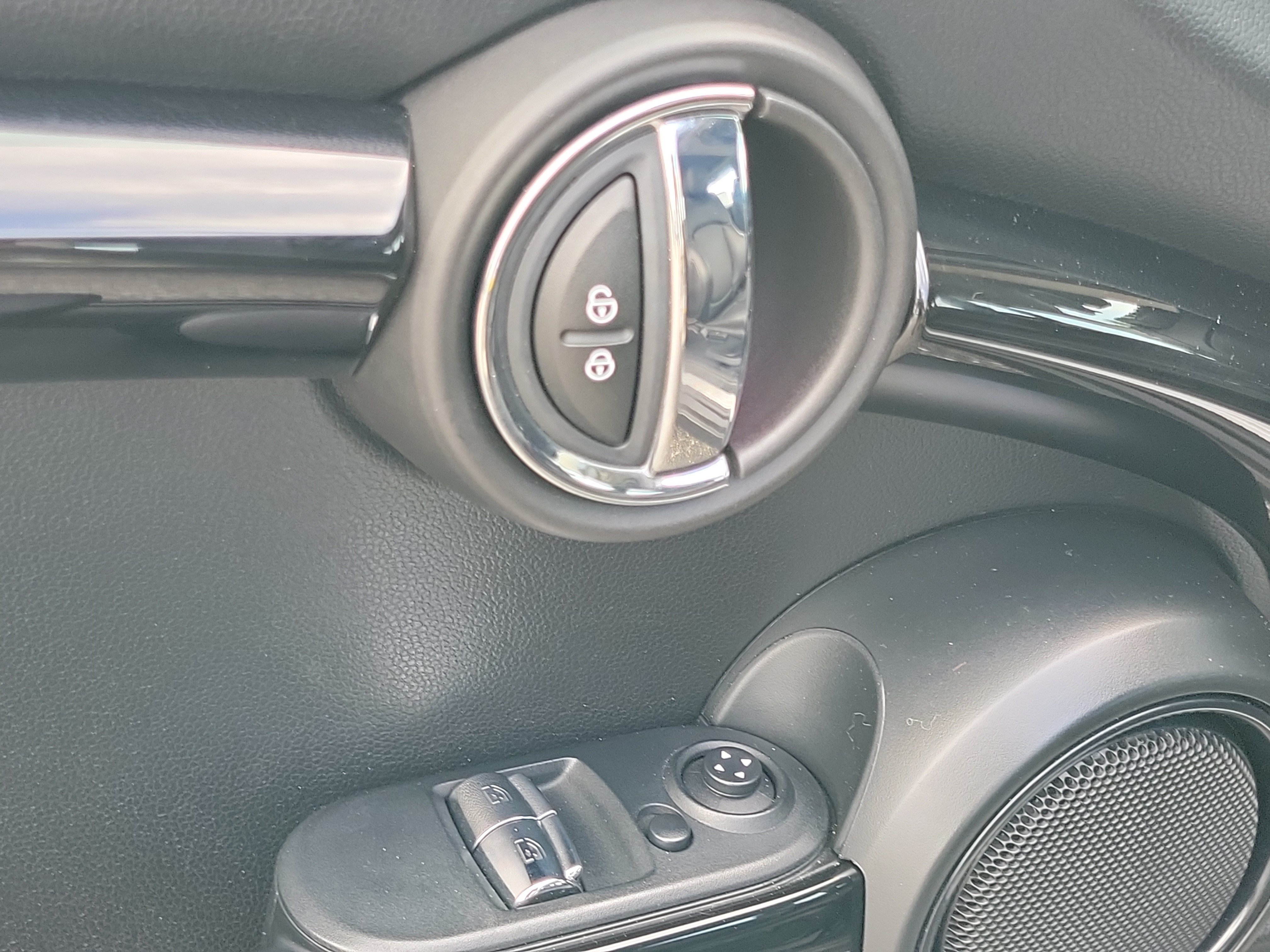Used 2019 MINI Cooper S w/ Signature Upholstery Package FWD image 21