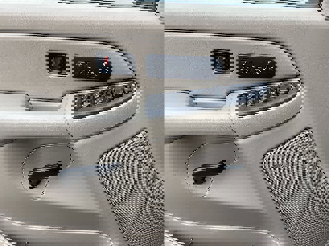 Used 2005 Chevrolet Suburban LT w/ Preferred Equipment Group image 32