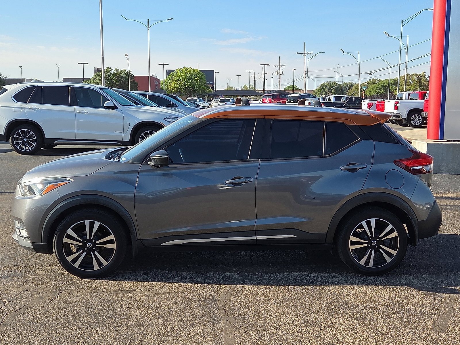 Used 2018 Nissan Kicks SR w/ Premium Package image 2