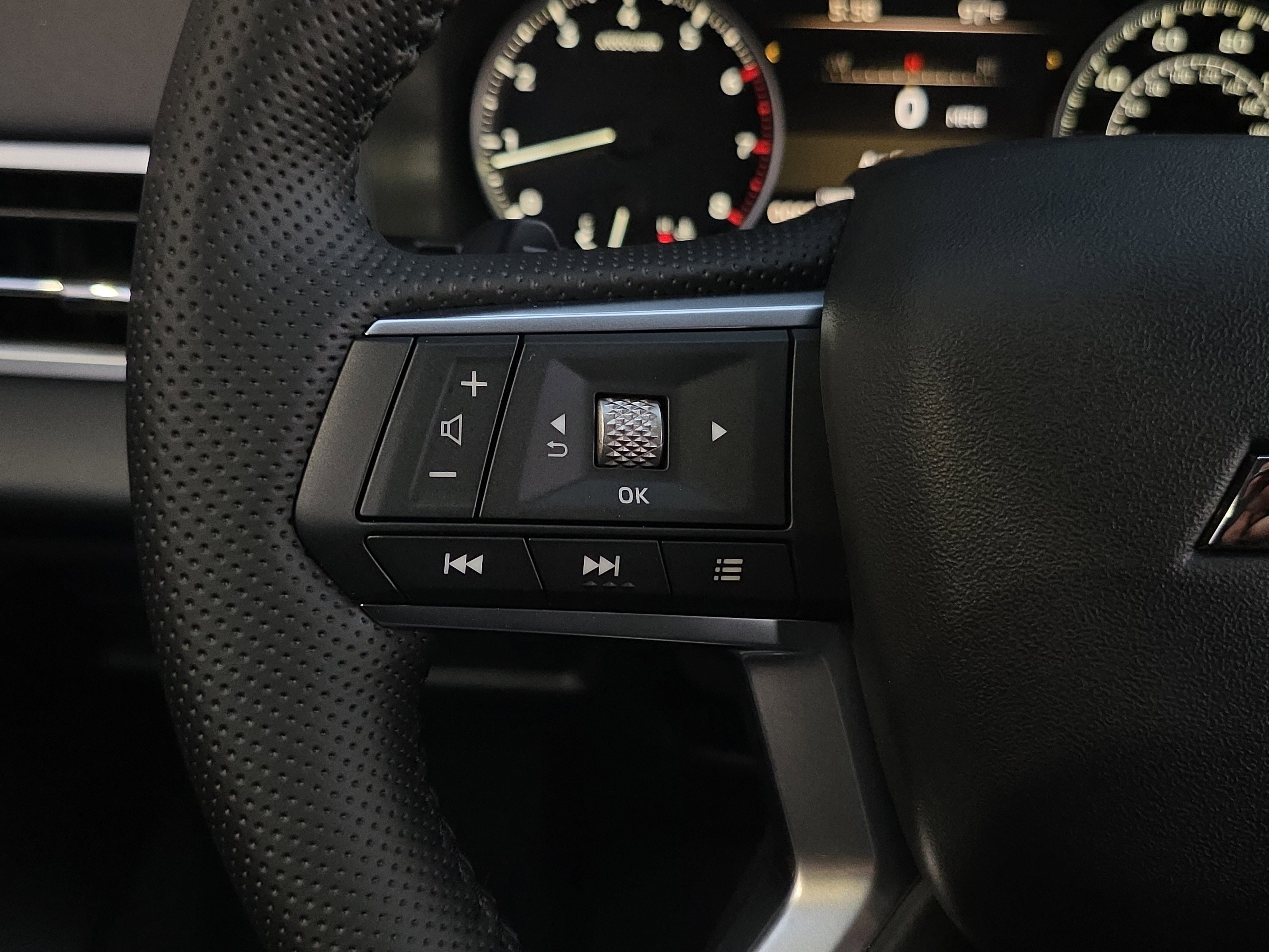 New 2025 Mitsubishi Outlander SE image 13