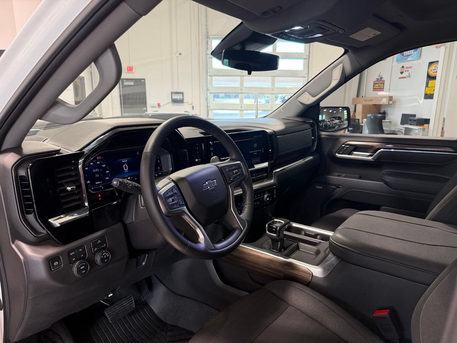 Used 2024 Chevrolet Silverado 1500 LT Trail Boss w/ Convenience Package II AWD/4WD image 15