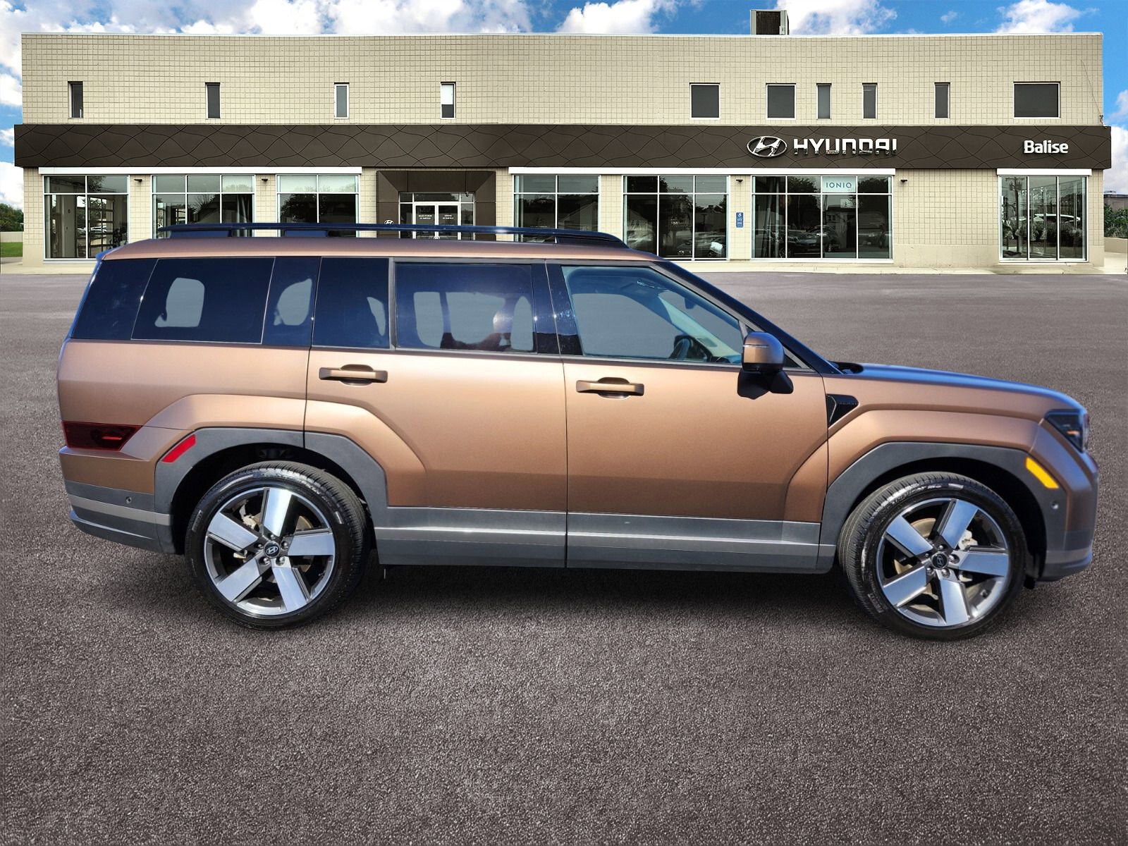 Used 2025 Hyundai Santa Fe Limited image 2