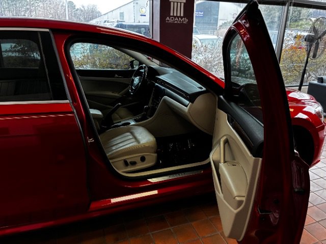Used 2020 Volkswagen Passat 2.0T SEL image 32