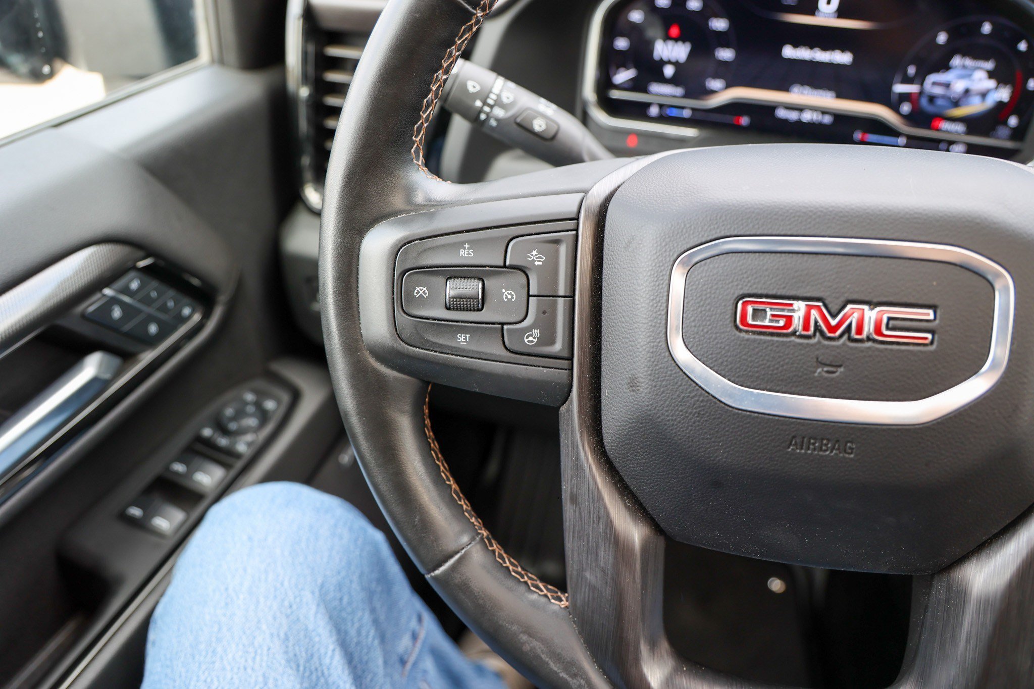 Used 2024 GMC Sierra 2500 AT4 w/ AT4 Premium Plus Package AWD/4WD image 28