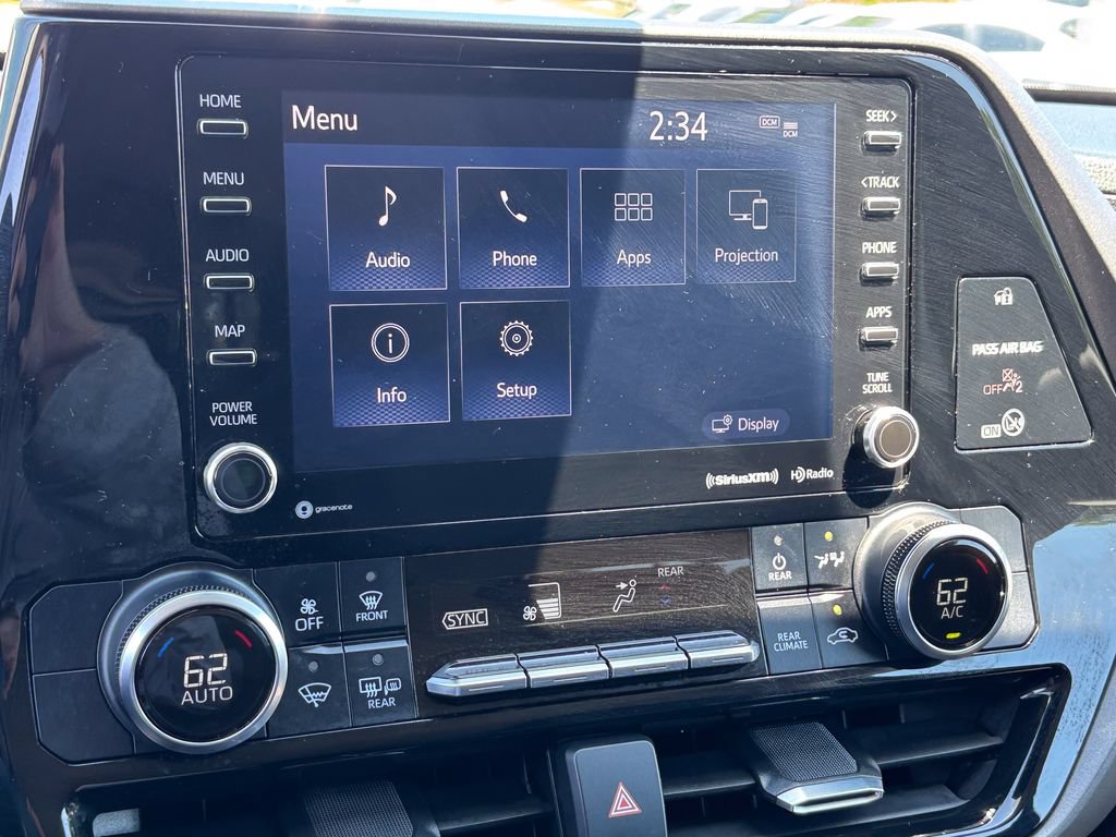 Used 2020 Toyota Highlander LE AWD/4WD image 34