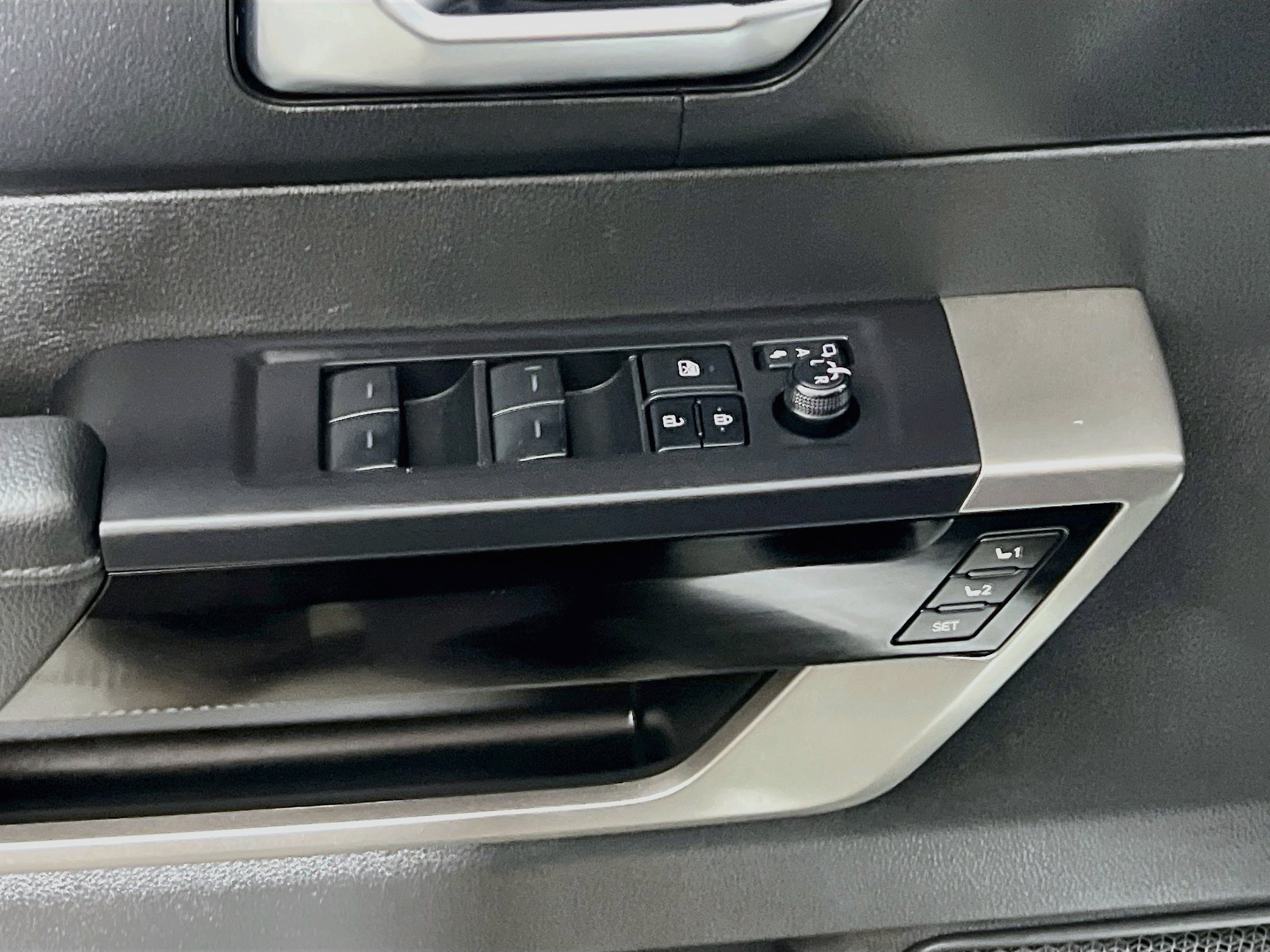Used 2025 Toyota Sequoia Limited AWD/4WD image 16