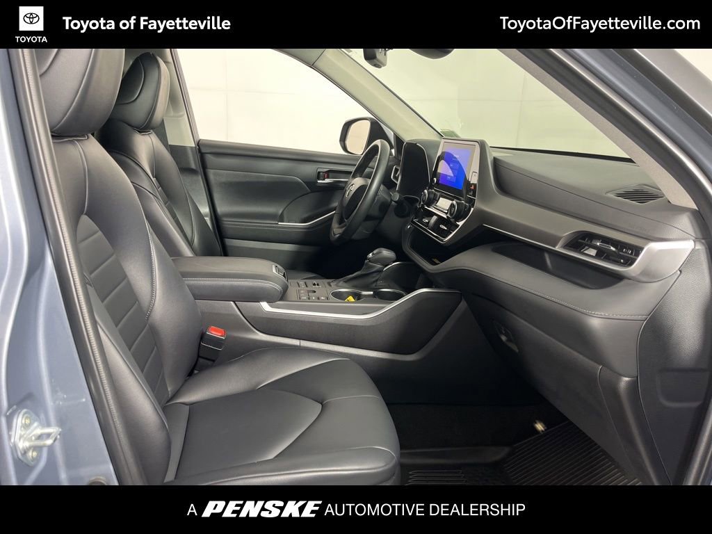 Used 2023 Toyota Highlander XLE AWD/4WD image 7