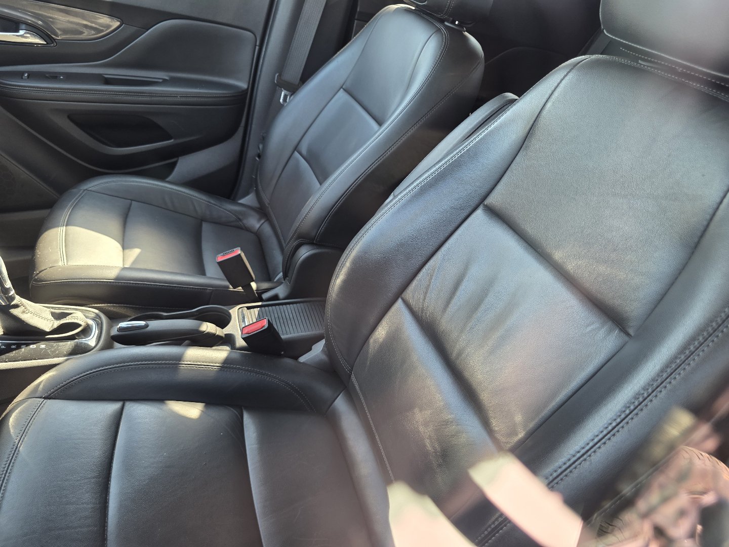 Used 2019 Buick Encore Essence FWD image 18