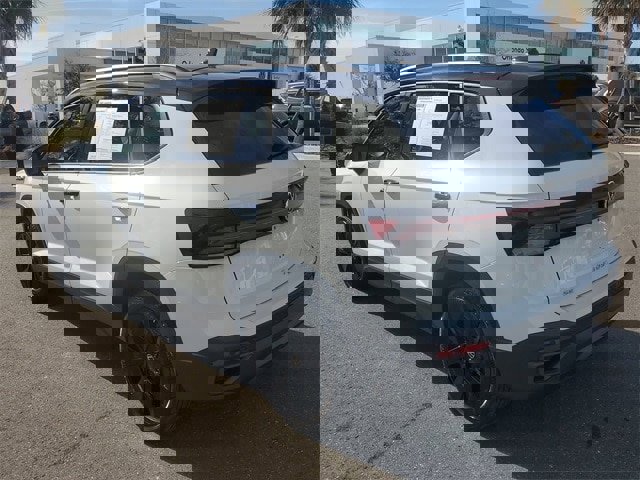 Certified 2025 Volkswagen Taos SE image 3