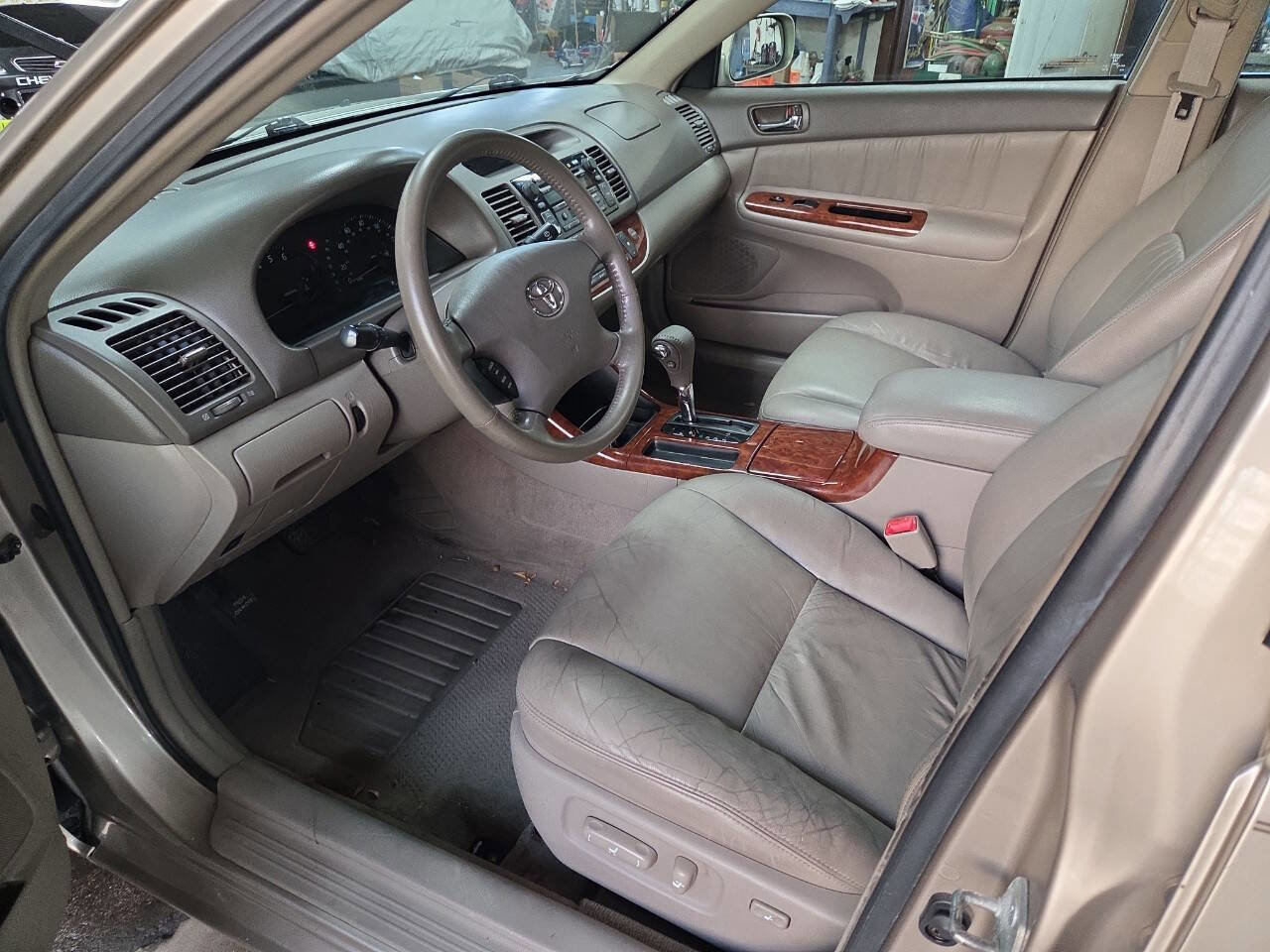 Used 2004 Toyota Camry XLE image 4