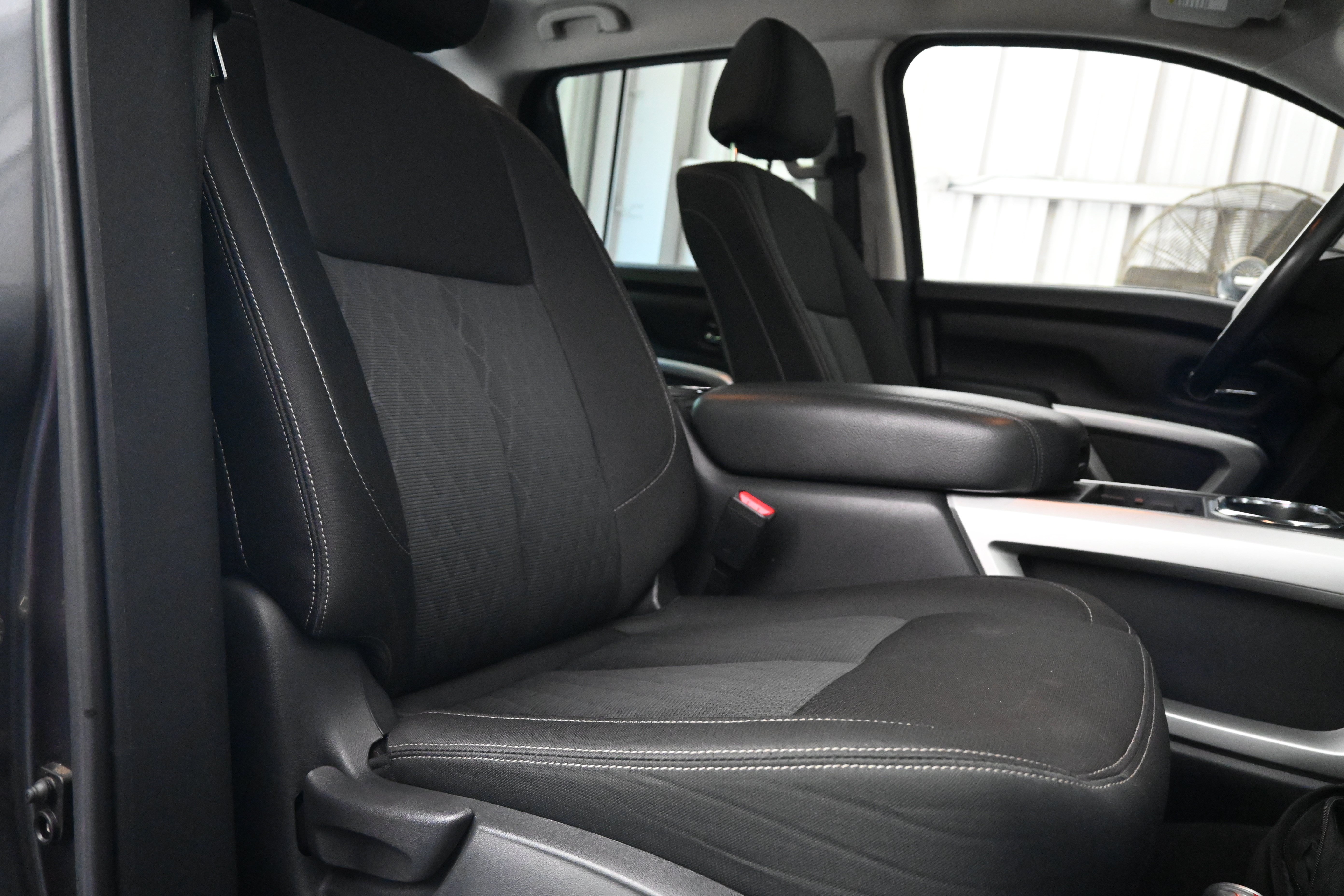 Used 2017 Nissan Titan SV RWD image 34