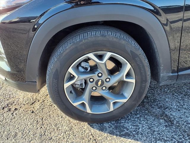Used 2025 Chevrolet Trax LT w/ LT Convenience Package image 47