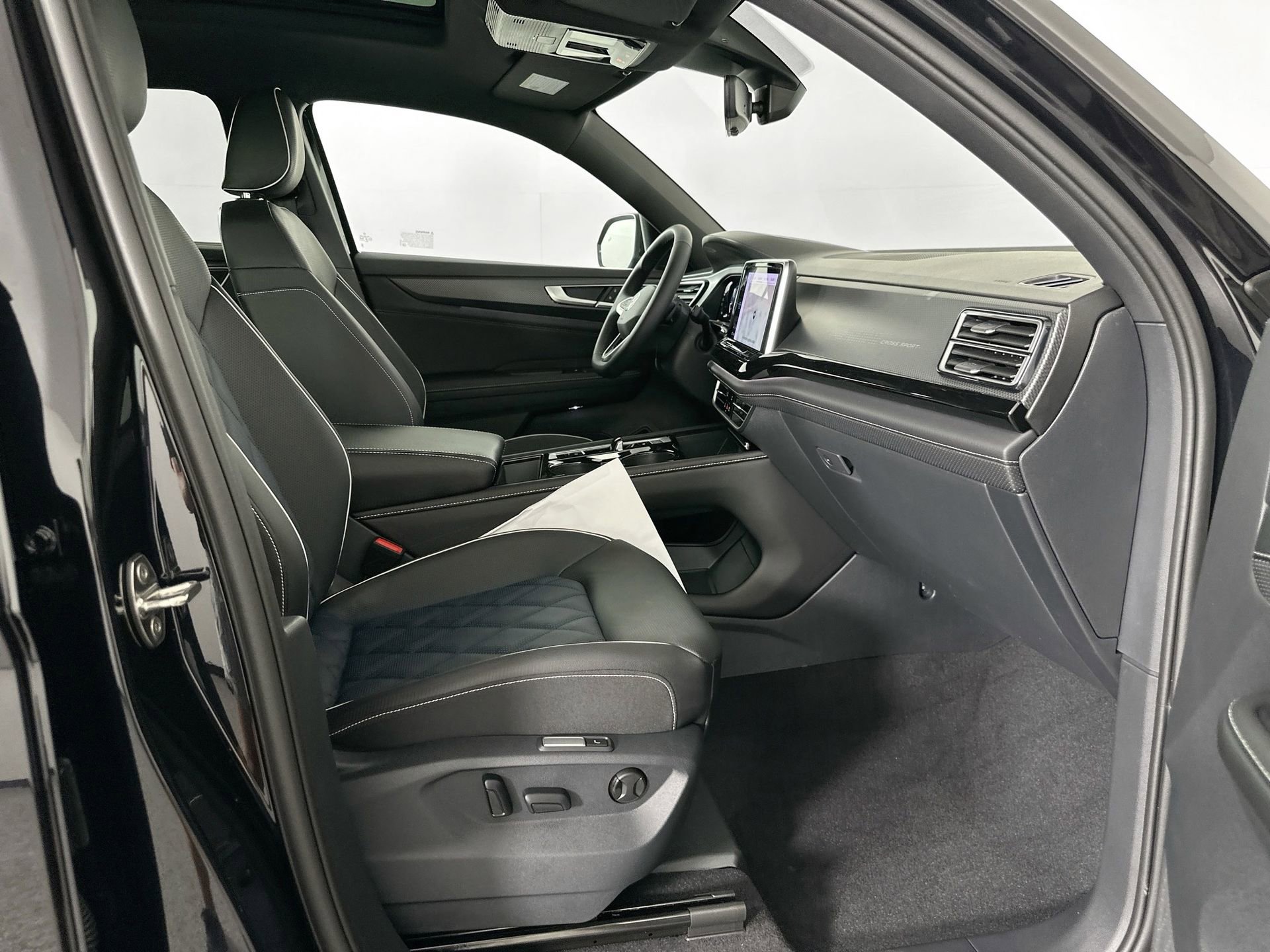 New 2026 Volkswagen Atlas Cross Sport SEL Premium R-Line image 25