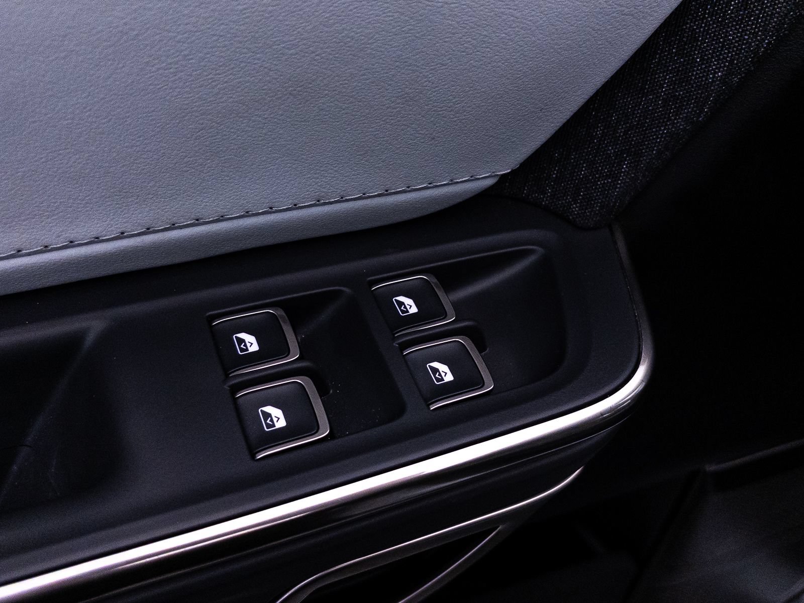 Used 2024 Rivian R1S Adventure AWD/4WD image 19