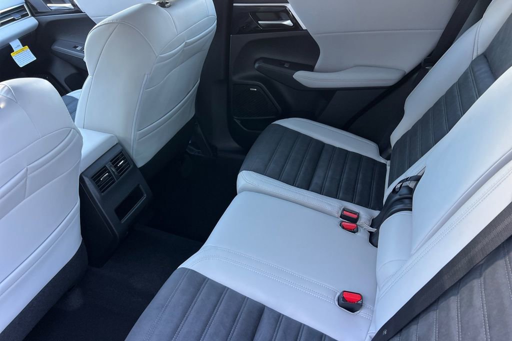 New 2026 Mitsubishi Outlander SE FWD image 13