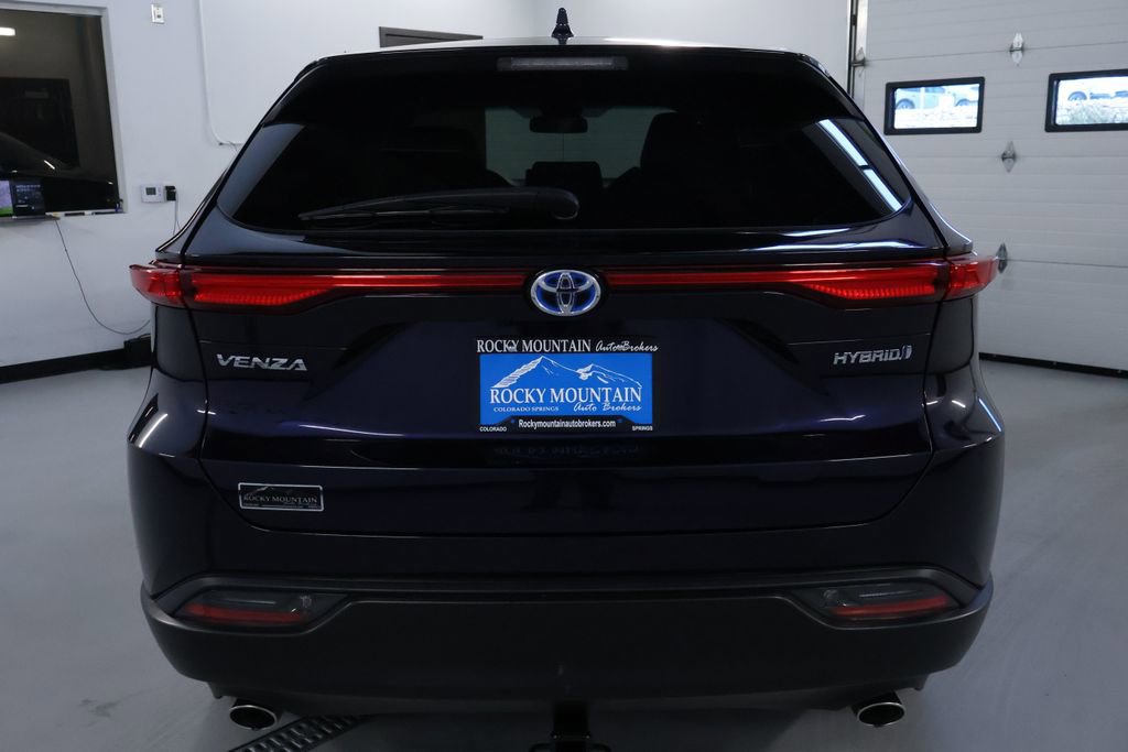 Used 2022 Toyota Venza LE AWD/4WD image 6