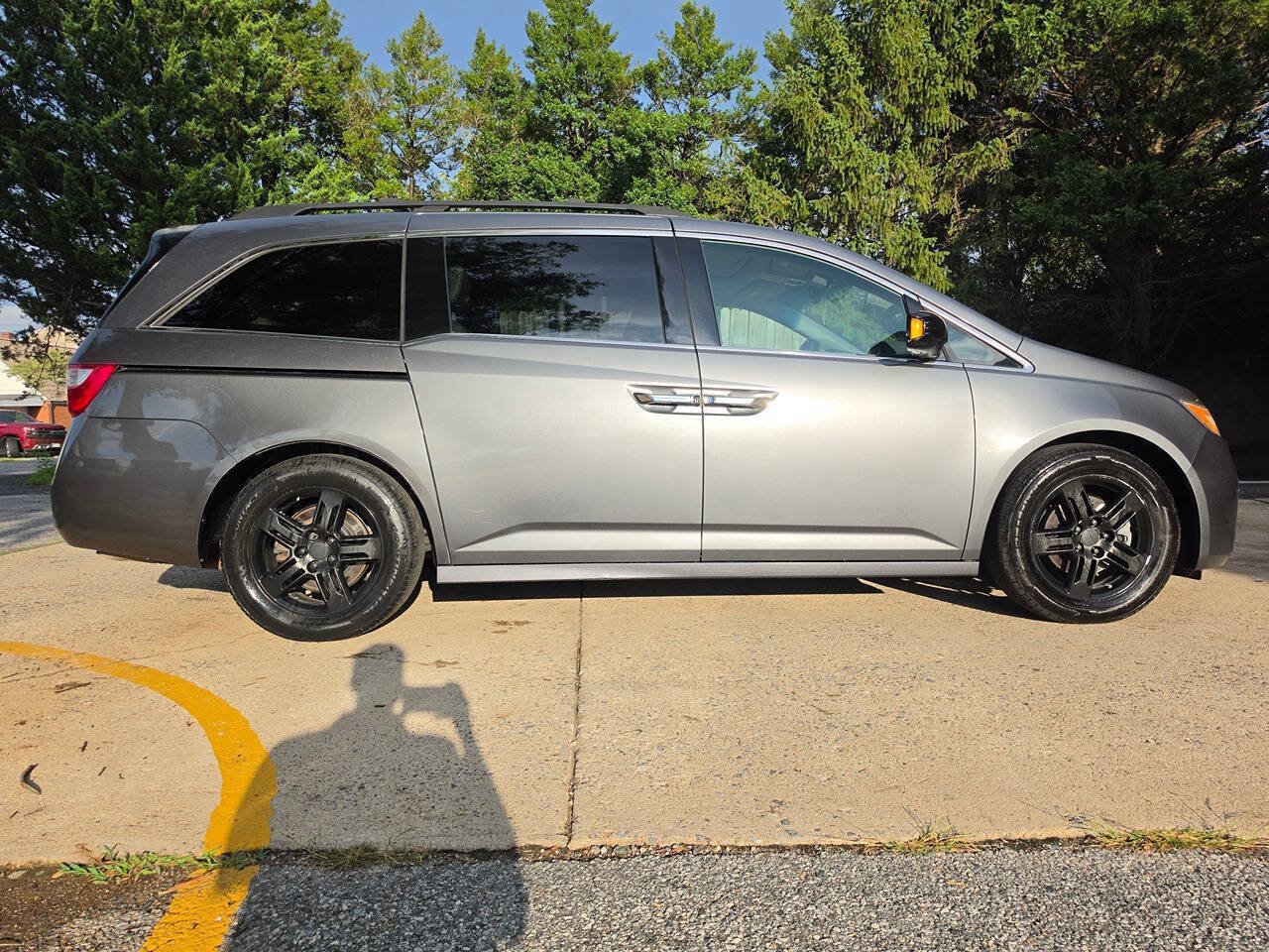 Used 2012 Honda Odyssey Touring Elite image 2