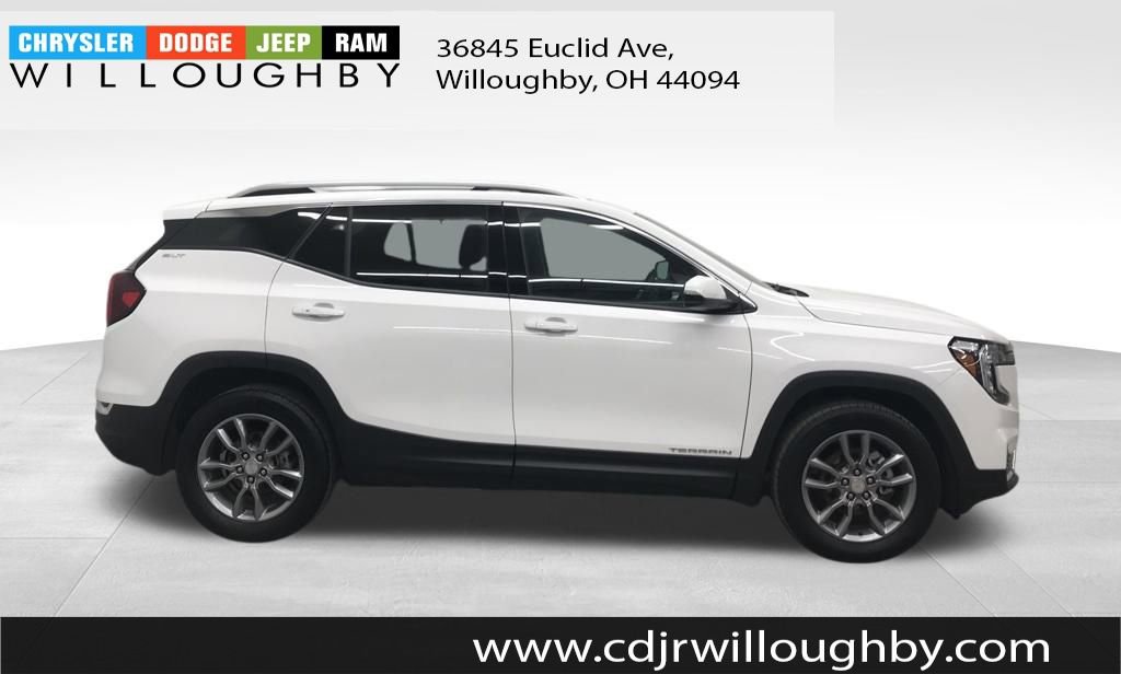 Used 2022 GMC Terrain SLT w/ Infotainment Package II image 4