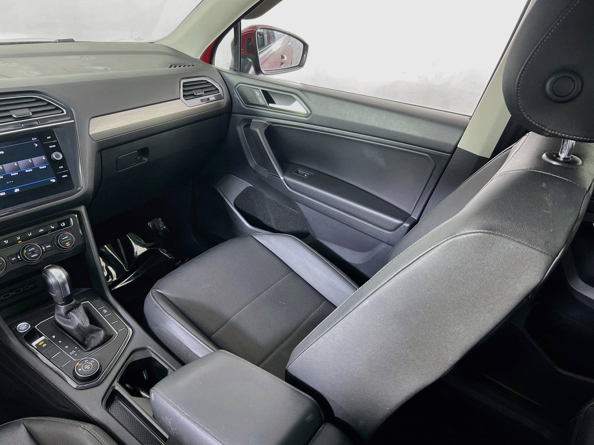 Used 2020 Volkswagen Tiguan SE w/ Panoramic Sunroof Package AWD/4WD image 23