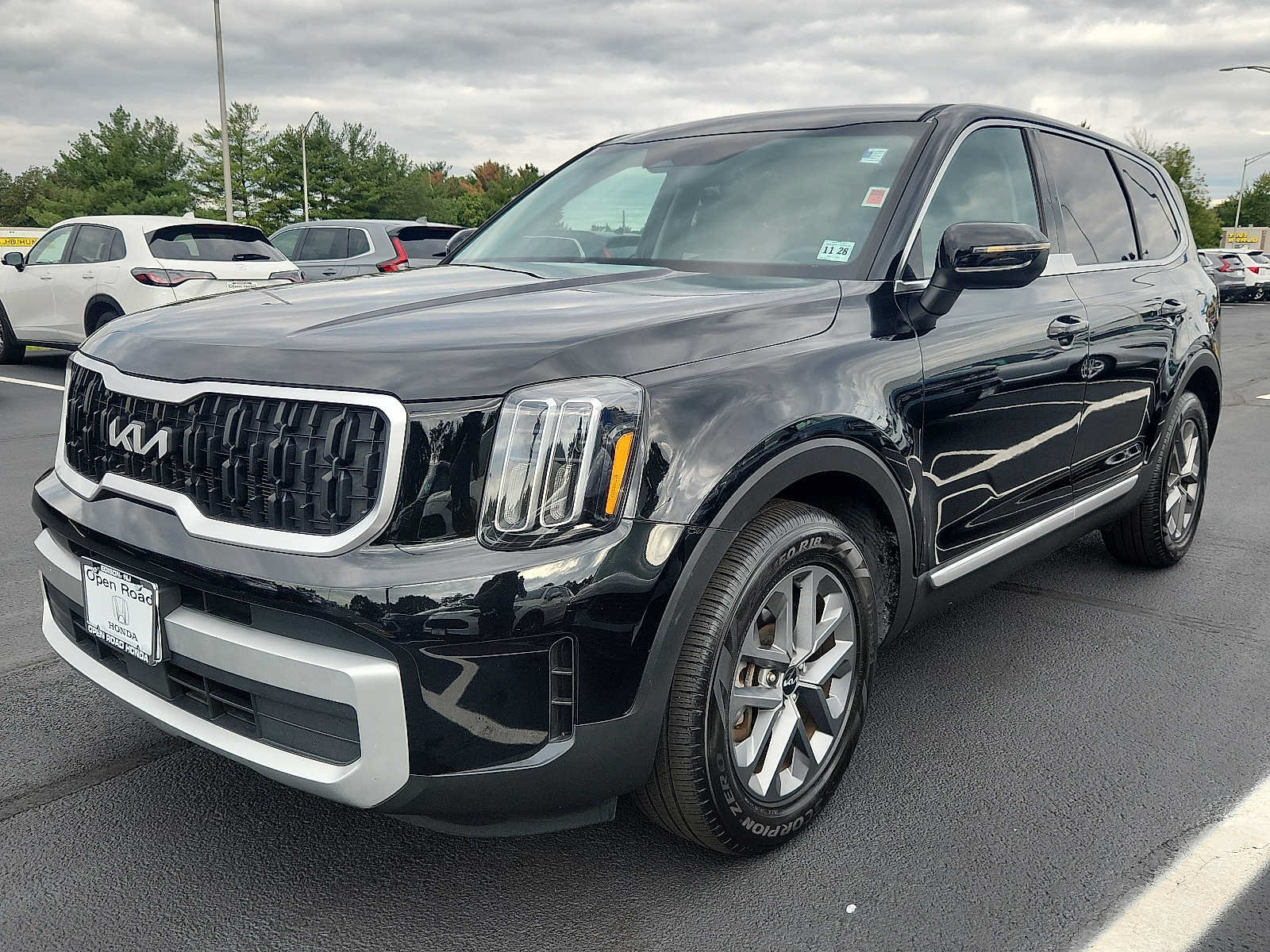 Used 2024 Kia Telluride LX FWD image 3