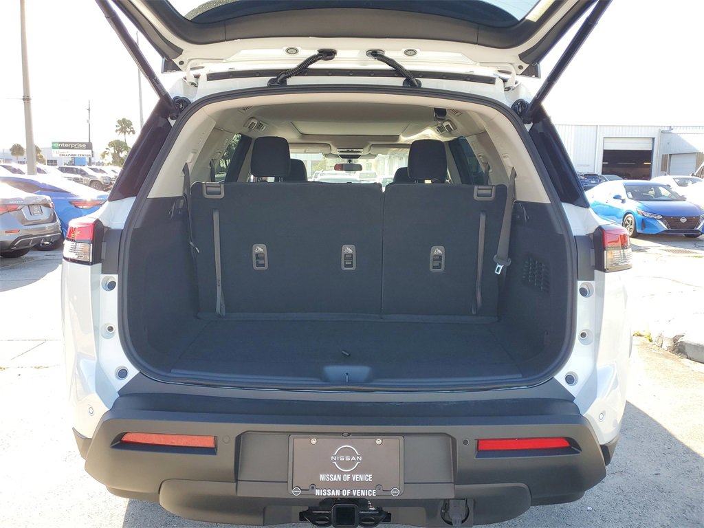 New 2025 Nissan Pathfinder SV image 3